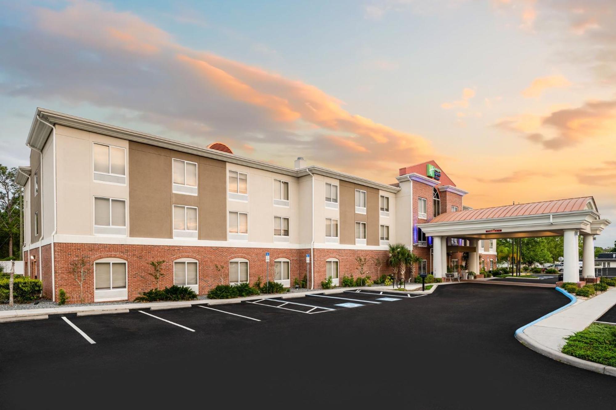 Holiday Inn Express - Spring Hill By Ihg Exteriér fotografie
